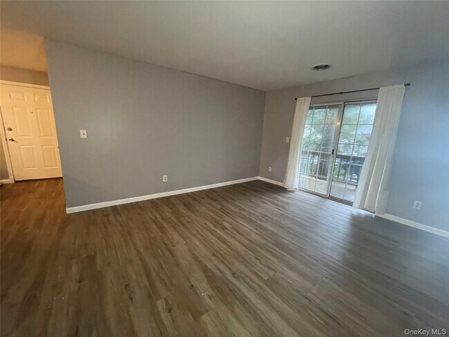 Building Photo - 1902 Rosewood Ct
