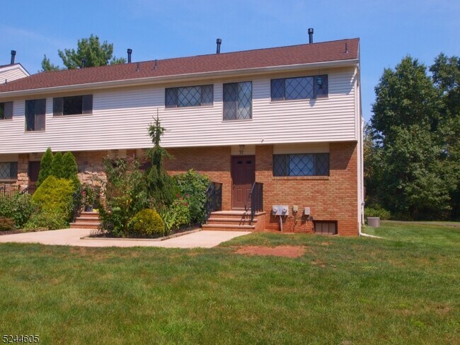 Primary Photo - 911 Merritt Dr