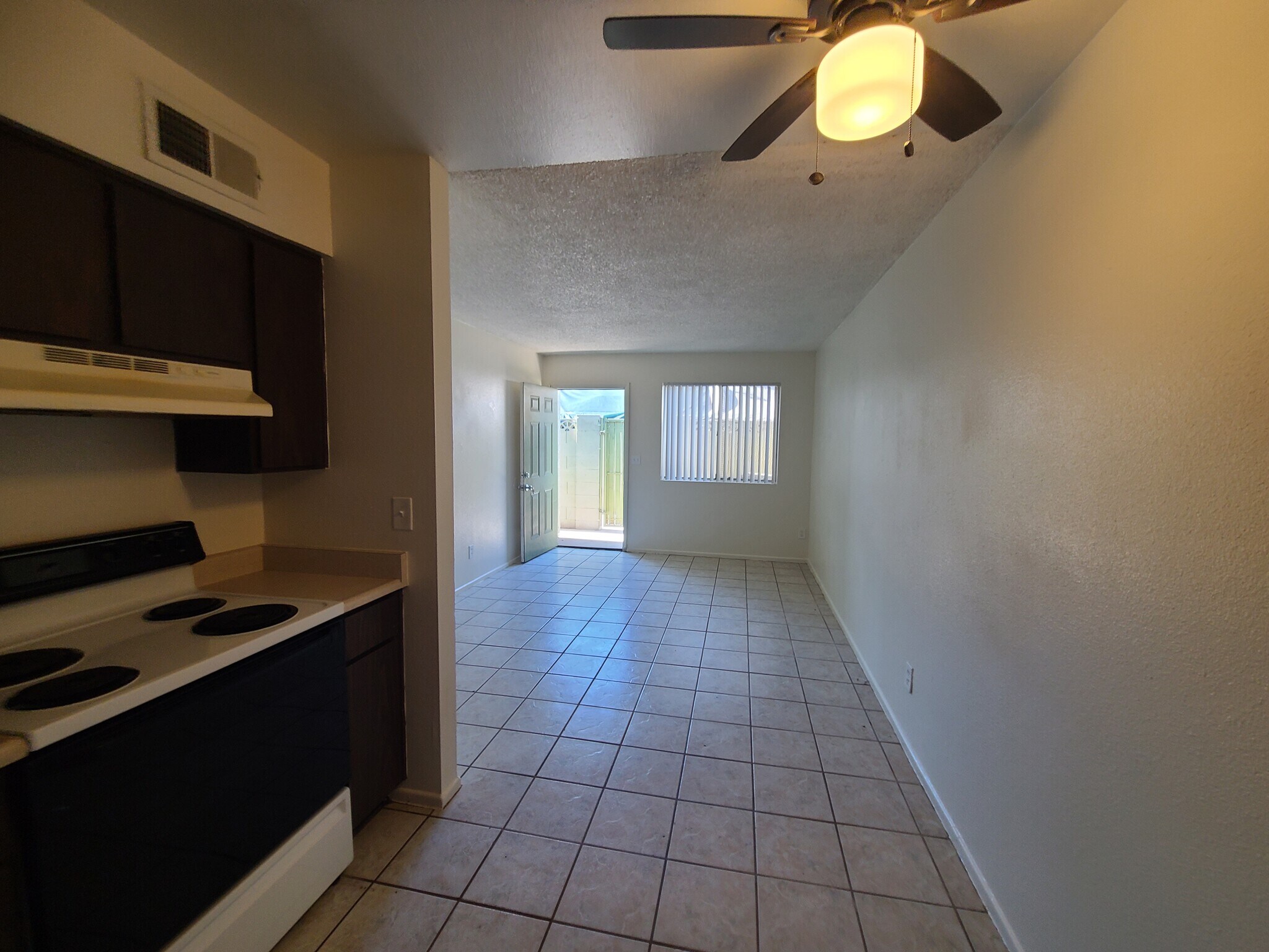 Building Photo - 1420 N Evergreen St