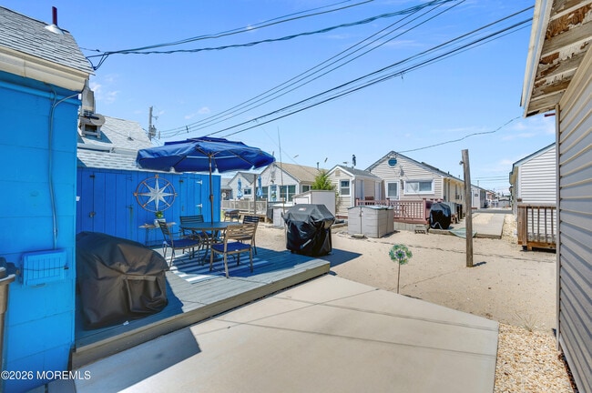 Building Photo - 28 11th Ln