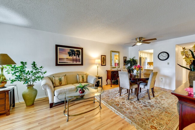 Building Photo - 3817 Lake Bayshore Dr