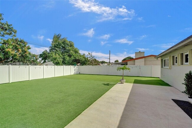 Building Photo - 19625 NW 6th Pl