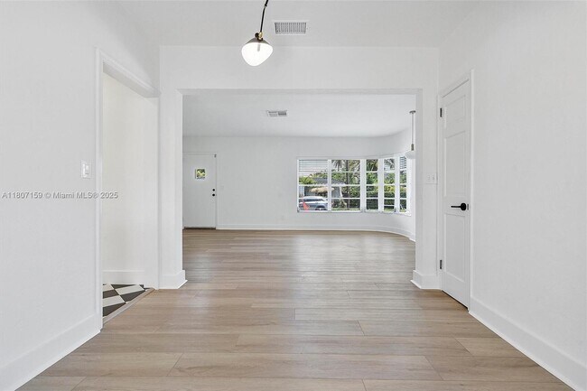 Building Photo - 500 92nd St
