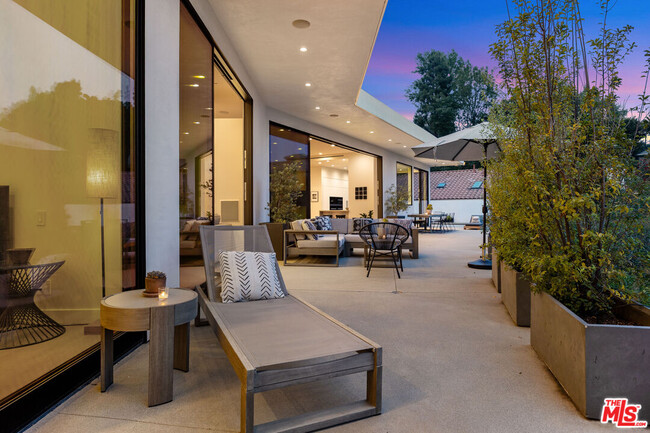 Building Photo - 9960 Beverly Grove Dr Dr