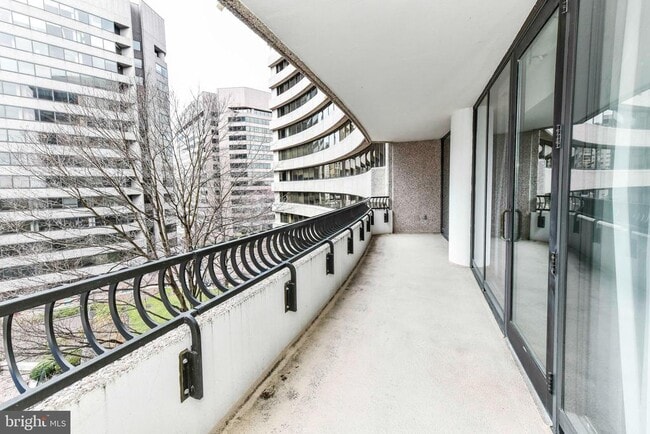 Building Photo - 1200 Crystal Dr