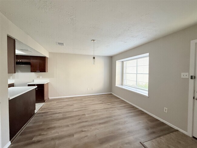 Building Photo - 6624 Westwick Dr