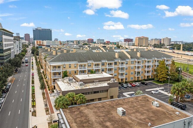 Building Photo - 860 N Orange Ave