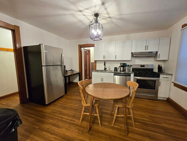 Building Photo - 71 Dana Ave