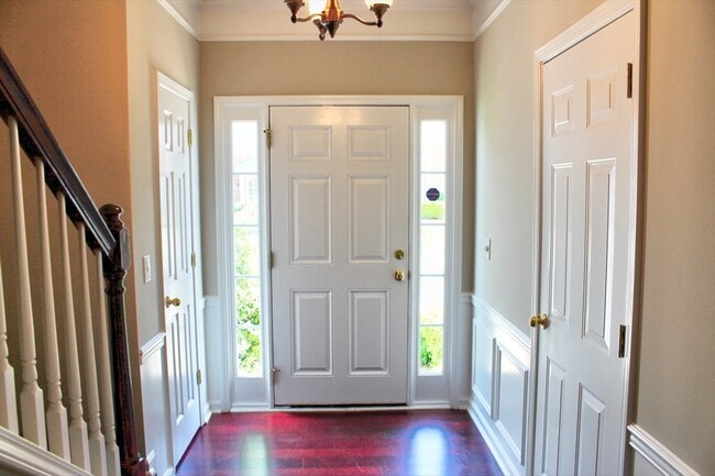 Building Photo - Great 2 Bedroom, 3 Floor Town Home with 1st Floor Bonus Room- Morrisville - Available July 15th!