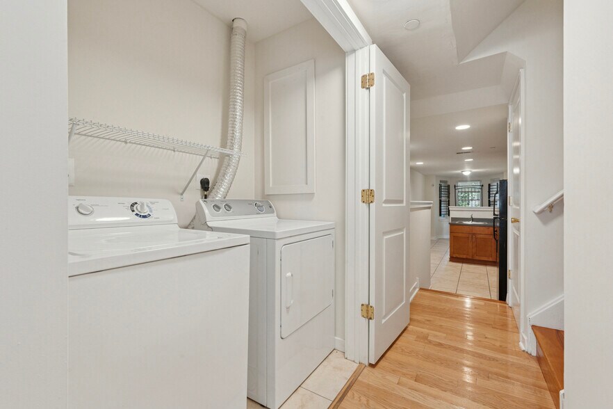 Building Photo - 1740 N Sydenham St