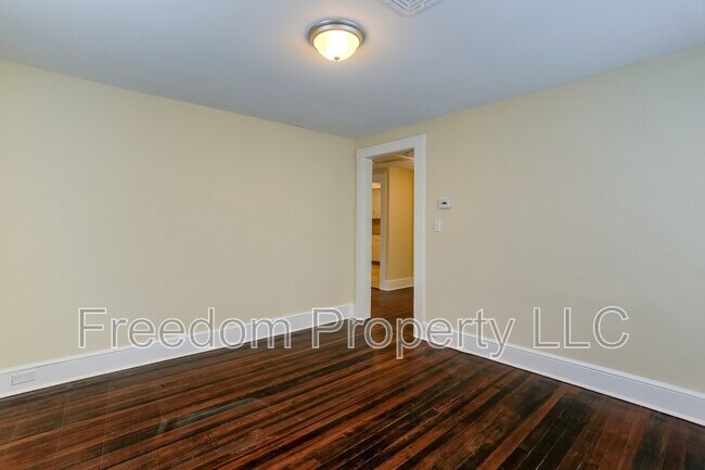 Building Photo - 18 Peck St