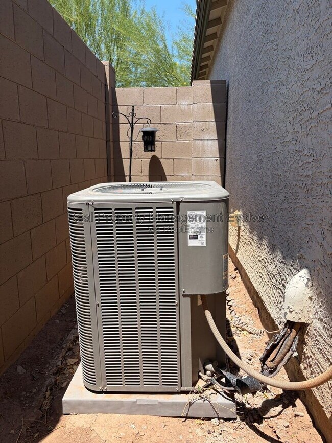 Building Photo - 5731 W Encinas Ln