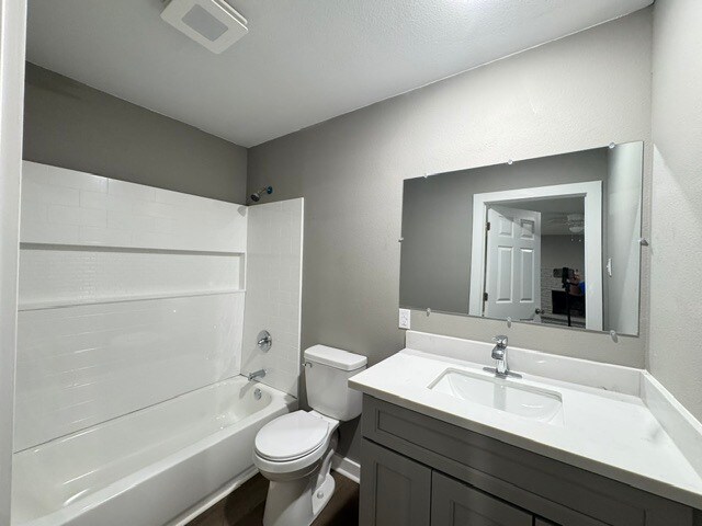 Building Photo - 135 Rosewood Dr