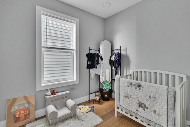 Building Photo - 19 Plymouth St