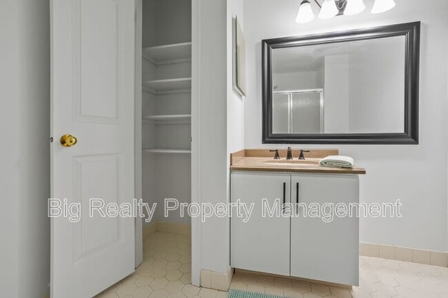 Building Photo - 1116 Foxmeadow Dr