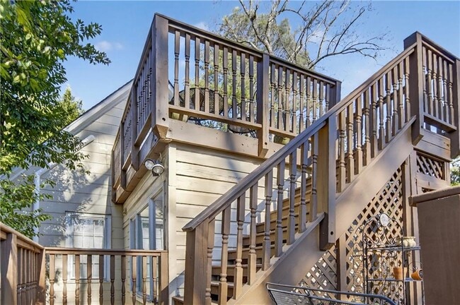 Building Photo - 613 Pelham Rd NE