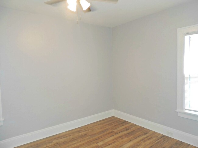 Building Photo - 4 Bed - 1 Full Bath Colonial for Rent in C...