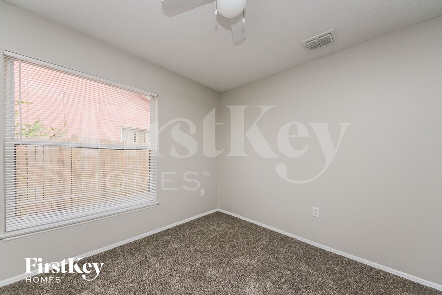 Building Photo - 256 Canterbury Ct