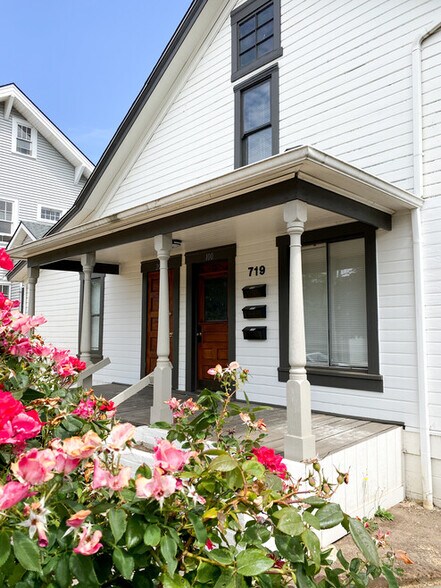 House Entryway - 719 SW 4th St