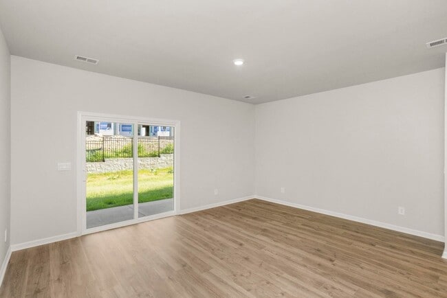 Building Photo - 2985 Mallard Dr
