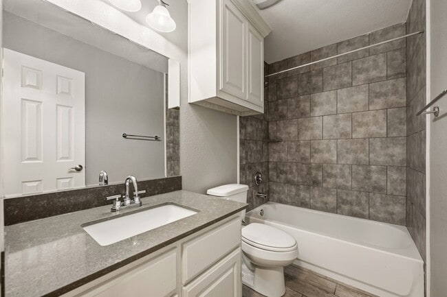 Building Photo - 521-525 Gilcrease Street Unit