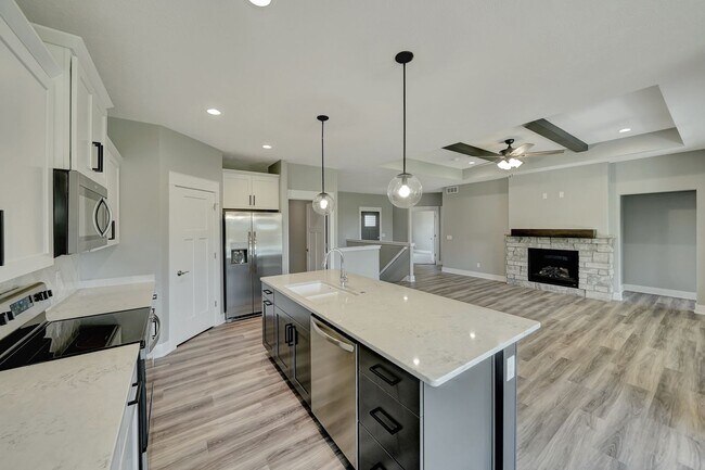 Building Photo - 5041 State Hl Dr