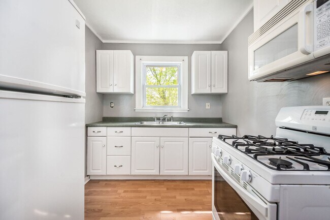 Building Photo - AVAILABLE AUGUST 1ST! DON'T MISS THIS BEAUTIFUL 2-BEDROOM HOME IN CLAIRTON!
