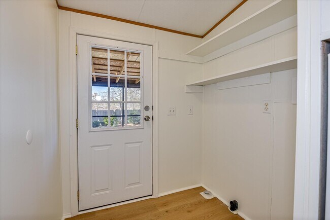 Building Photo - 892 W Five Notch Rd