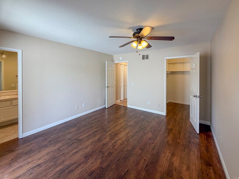 Building Photo - 28606 Conejo View Dr
