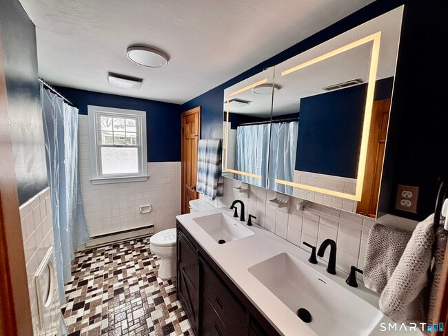 Building Photo - 160 Aimes Dr