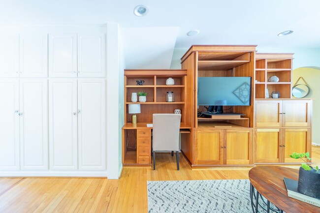 Building Photo - Enchanting Portland Heights 5BD House: You...