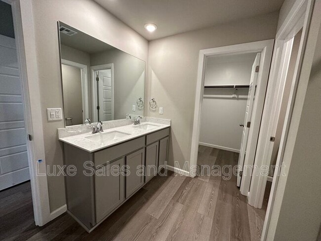 Building Photo - 10516 SW 41st Pl