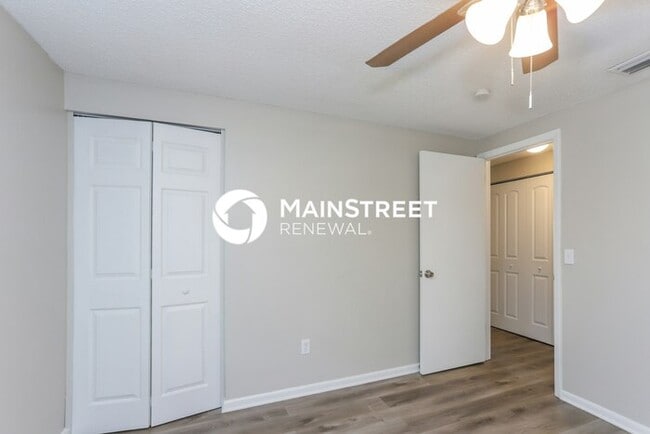 Building Photo - 3 Bedroom Pet-Friendly Home in VALRICO, FL with Main Street Renewal