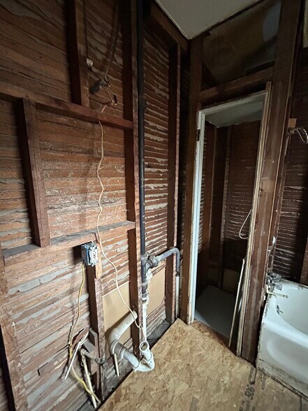 Building Photo - 5515 Alcott Ave