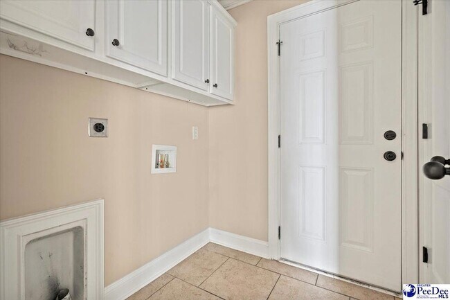 Building Photo - 1601 Pickford Ln