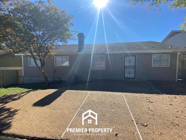 Building Photo - 3796 St Elmo Ave