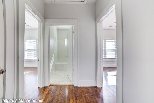 Building Photo - Charming 3/1 Near TU! Make this your new home!