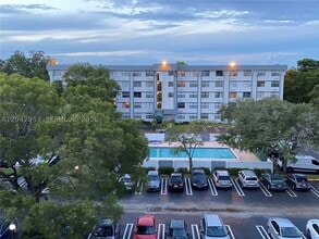 Building Photo - 2501 Riverside Dr
