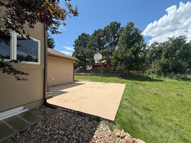 Building Photo - 5BD/4BA/3 car garage w Flat Yard Cheyenne ...