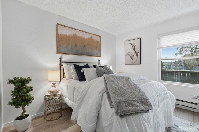 Building Photo - 101 Piccadilly Pl