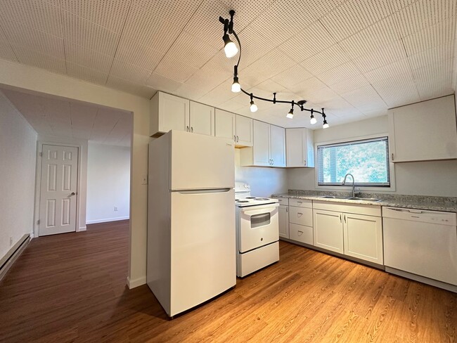 Interior Photo - 1818 West 8th