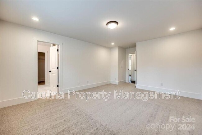 Building Photo - 1233 Eastway Dr