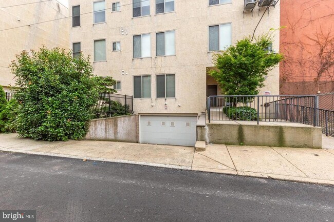 Building Photo - 1241 Buttonwood St