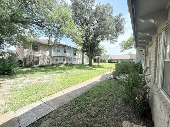 Building Photo - 12875 High Star Dr