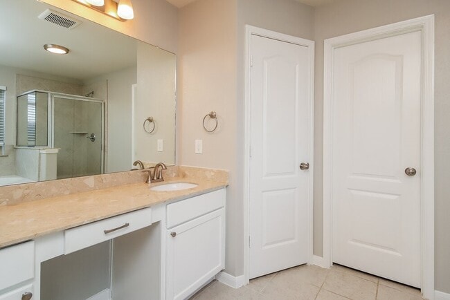 Building Photo - 5107 Gulf Stream Ln