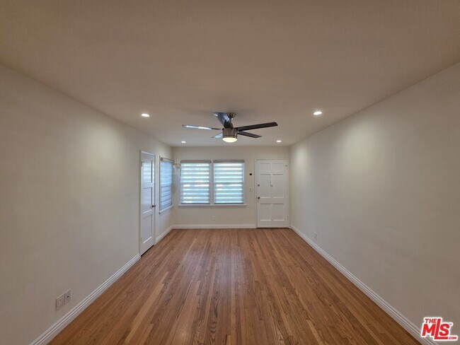 Building Photo - 102 Gaviota Ave