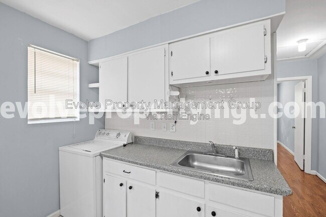 Building Photo - 2020 Vinton Ave