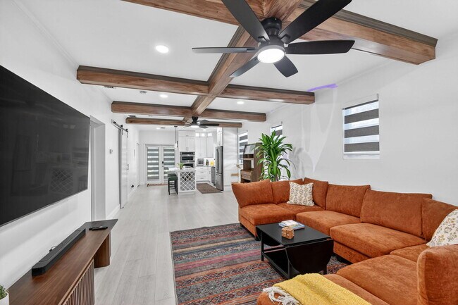 Building Photo - 1511 S Palmway