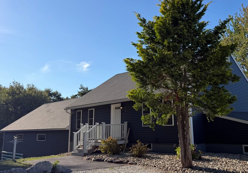 Building Photo - 1371 NH-3A