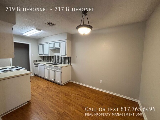 Building Photo - 719 Bluebonnet-717 Bluebonet